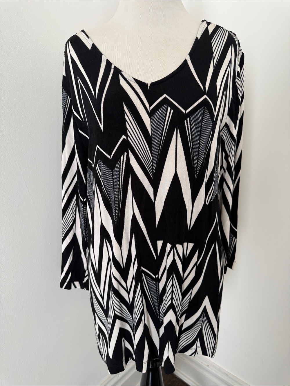 Chico’s Travelers Black & White Geometric Zig-Zag 3/4-Sleeve Tunic Top Large